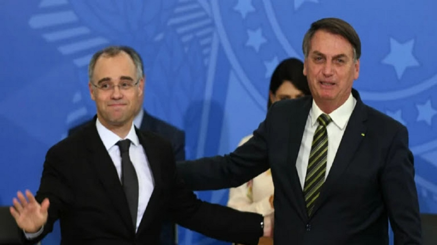 Bolsonaro mantém André Mendonça para o STF: “É ele até o final”