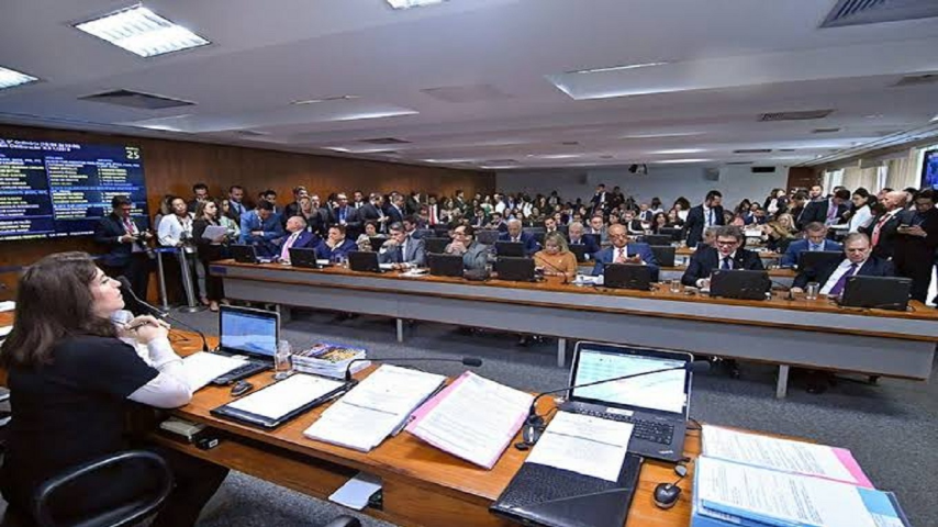 CCJ do Senado aprova reforma eleitoral, mas rejeita coligações 