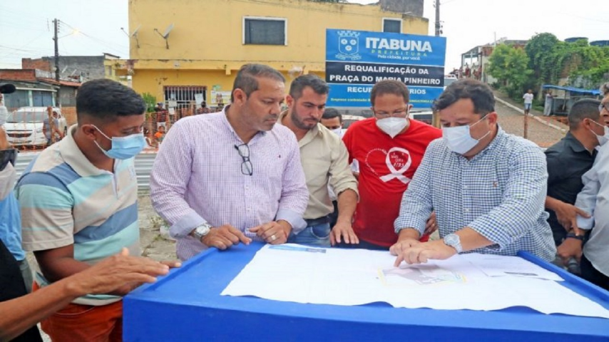 Prefeito Augusto Castro assina ordem de serviço para reforma de praça do Maria Pinheiro