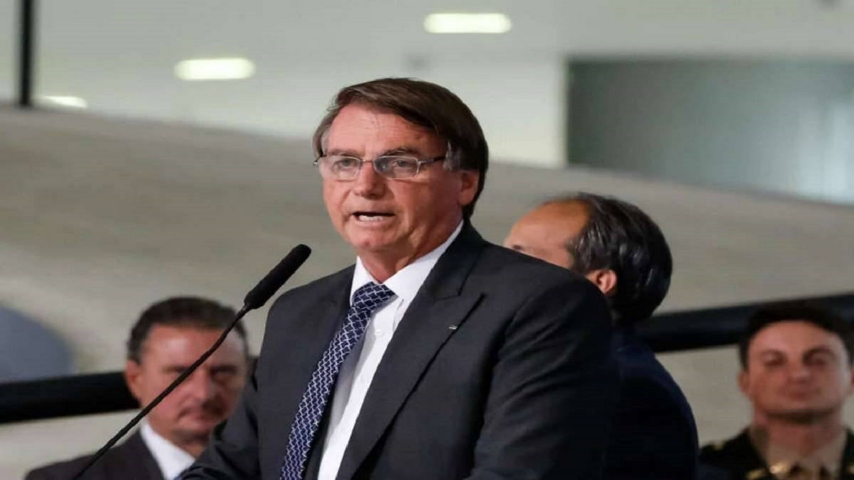 “Se eu falar ivermectina, cai o sinal da TV”, afirma Bolsonaro