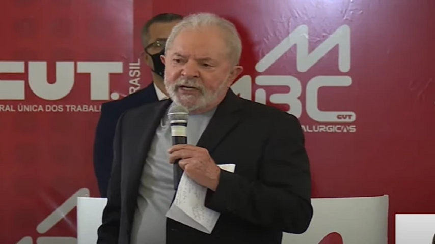 Lula diz que quem não se vacina deve “se trancar dentro de casa”