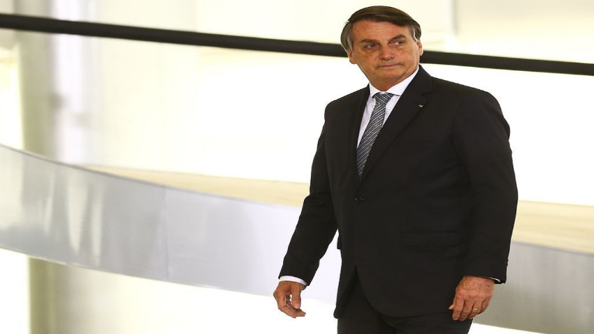 Bolsonaro pede apuração de invasão de igreja em Curitiba