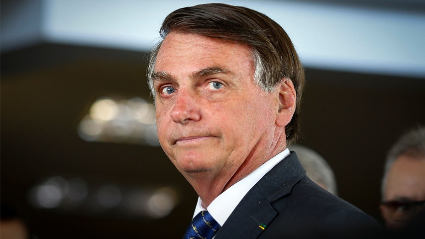 Bolsonaro chama Lula de ‘picaretão’: “Vai recolher armas”