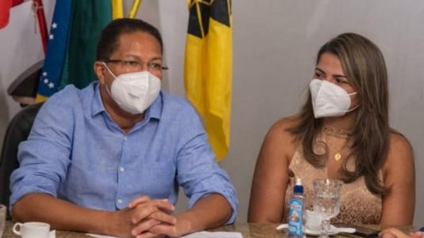 Pela primeira vez, prefeito Augusto Castro confirma pré-candidatura de Andrea Castro à deputada estadual