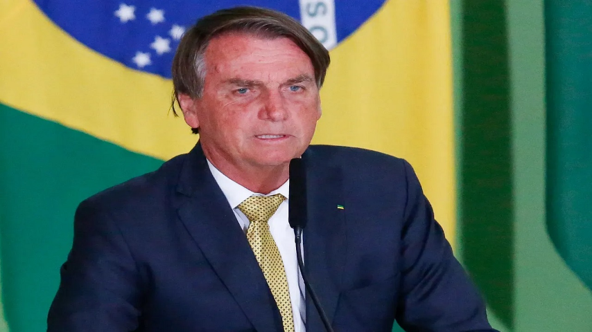 Bolsonaro volta a cobrar STF por ICMS fixo sobre combustíveis